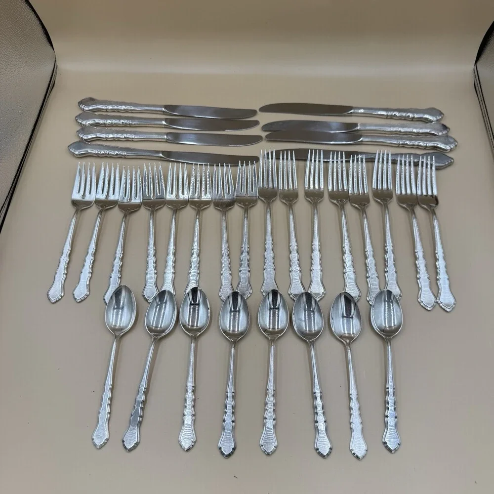 1847 Rogers Bros Silver Plated 32pc Flatware Set for 8 Vintage 1940s Quality